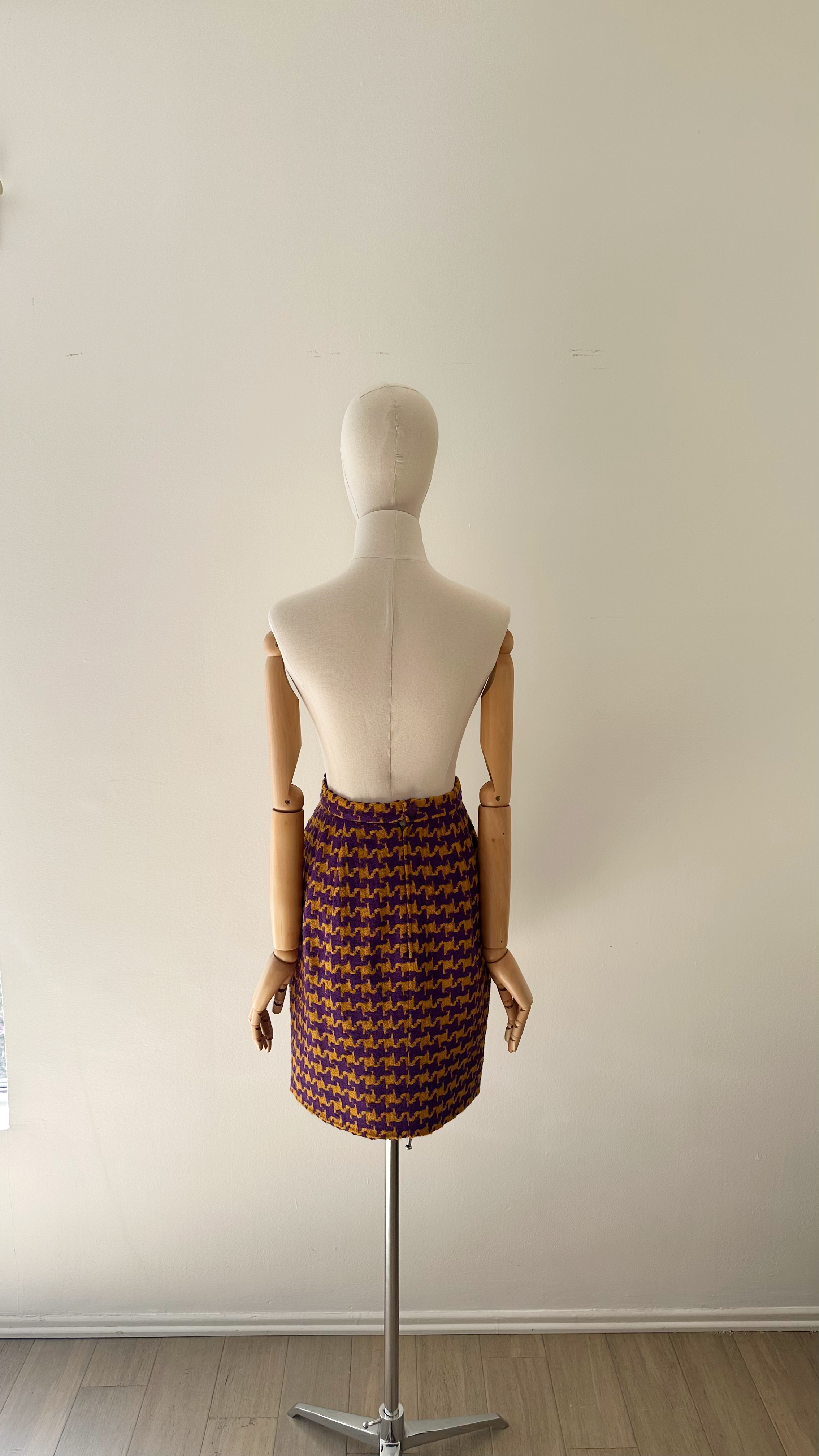vintage Valentino Boutique pencil skirt back view concealed zip wool boucle archival fashion resale