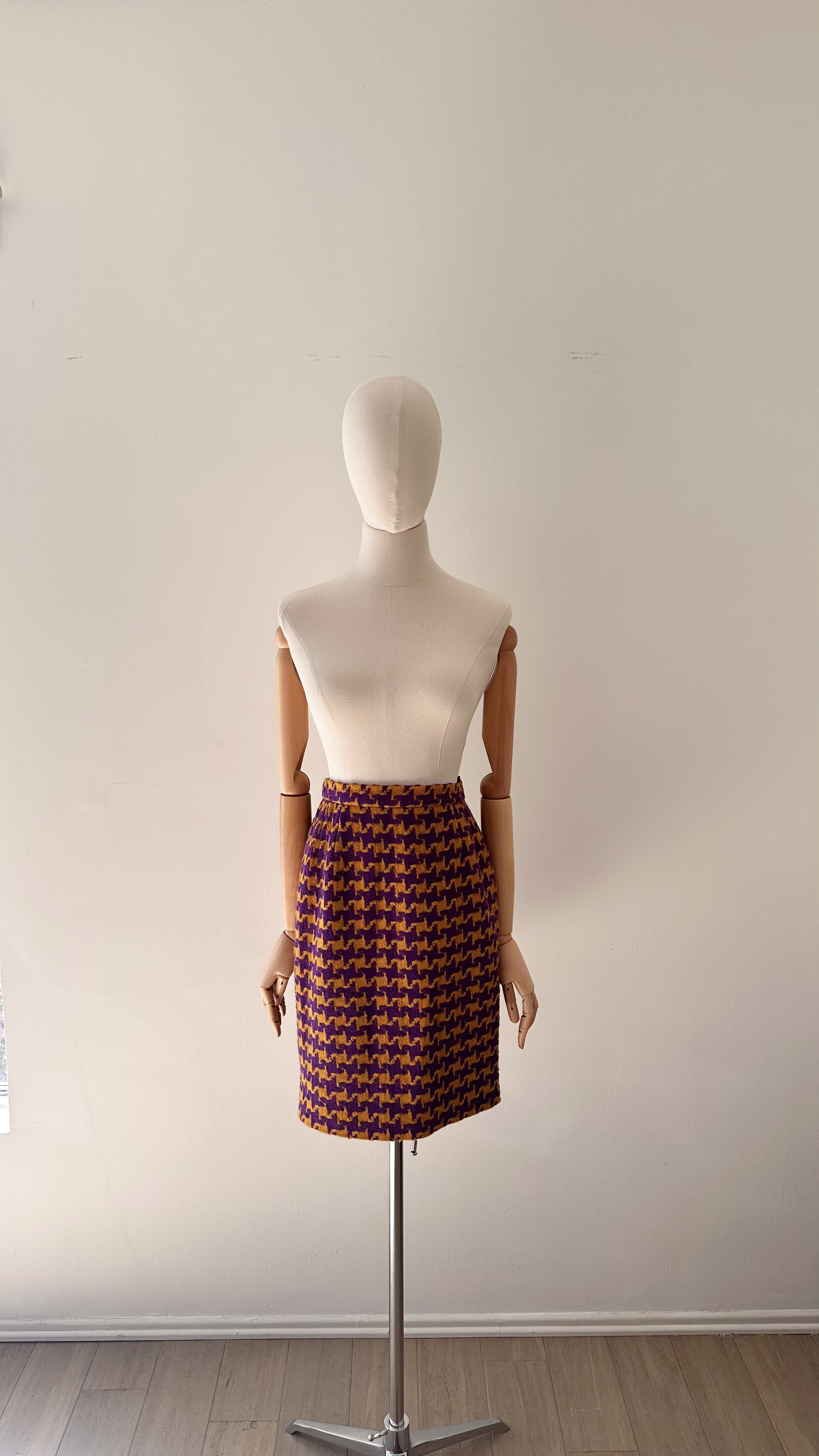 vintage Valentino Boutique houndstooth pencil skirt front view purple gold wool Italy size 8